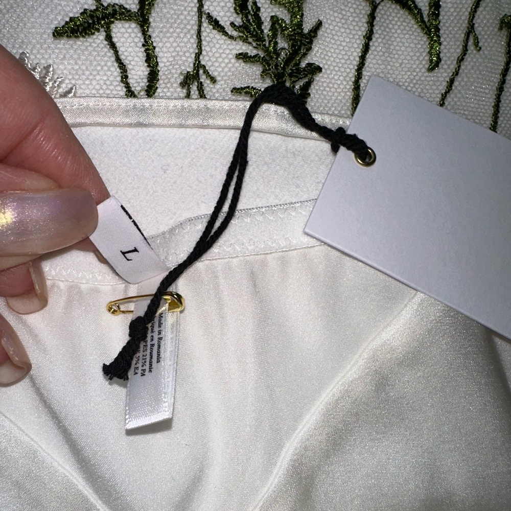 NWT Rare Studio Pia Flora Full White Silk Embroidered Floral Lingerie Set - Picture 9 of 15